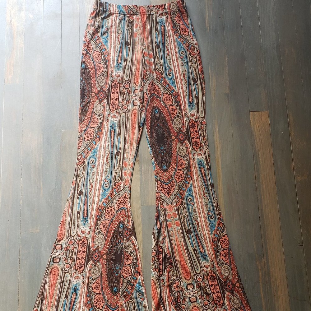 Selfie Couture by Trendology bell bottom leggings